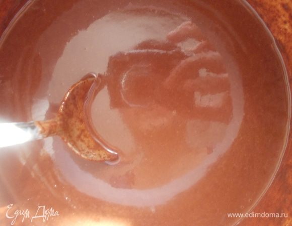 Для крема,сливки прогреть до горячего состояния,снять с огня и растворить в них шоколад. Крем получается блестящим,даже видно мое отражение!!!!