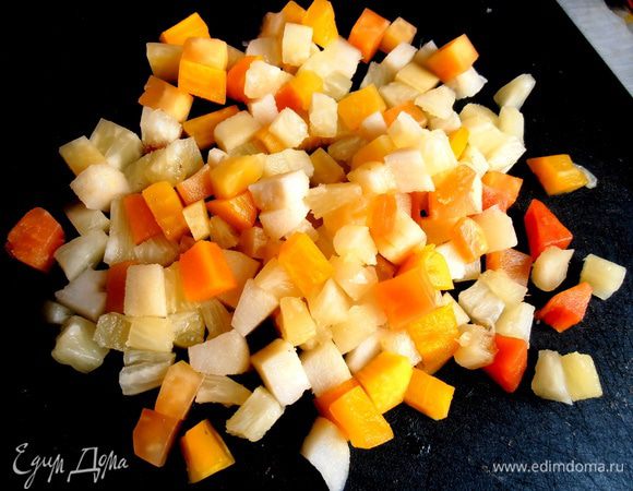 Можно подрезать наиболее крупные кусочки....чтобы получить одинаковые кубики!