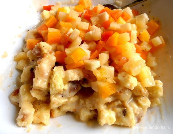 Перемешиваем фрукты с остальной массой...