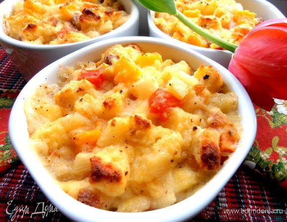 Выпекать около получаса при 180*,пока верхние кубики не поджарятся...