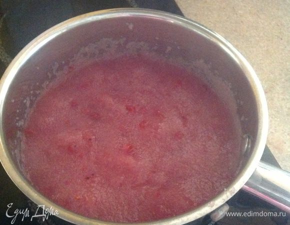 Вот такая  кашка у нас получилась. Если попробуете сразу, то вкус мало будет похож на конечный....поэтому не  пробуйте !!!)))
Остужаем, ОБЯЗАТЕЛьНО, до комнатной температуры. Чтобы ускорить процесс, я ставлю кастрюльку  в миску с ледяной водой. 