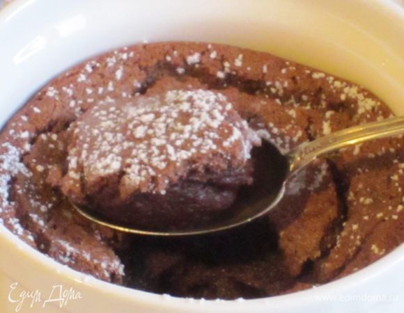 Посыпать сахарной пудрой и сразу же подавать.Приятного аппетита:)
