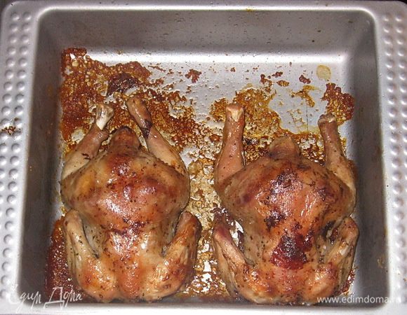 Отправить в разогретую до 180-200 с духовку на 30-40 минут. Жарить до румяной корочки. Переворачивая несколько раз. 