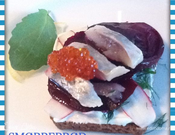 Ложка икры, не испортит. Но в классическом варианте - нет.
Поперчите всю тарелку. (Чтобы чихнуть хотелось и в носу щекотало).
Водочка под селедочку! - Культурно очень. В Дании - с пивом. 