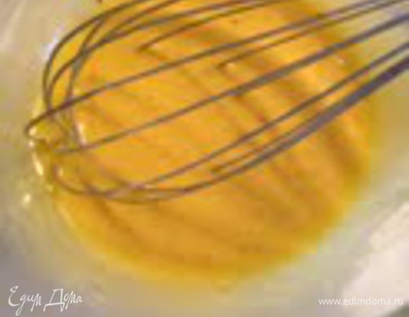 Яйца взбить с остальными ингредиентами (масло предварительно растопить) до сосотояния крема (делается все это за считанные секунды).