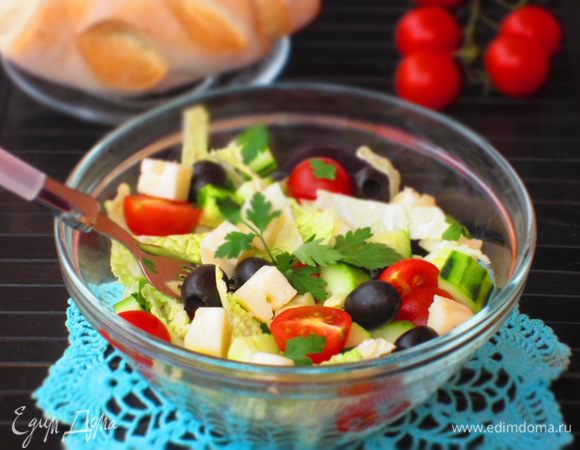 Соединить ингредиенты, заправить оливковым масло, сбрызнуть лимонным соком, посолить. Приятного аппетита:)