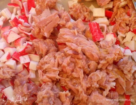 Добавить к ним тунец,