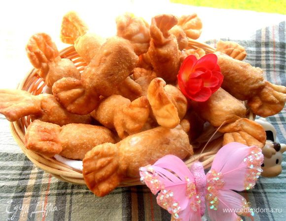 Не знаю,как для малышей, но моим большим мальчишкам еле-еле хватило на двоих!