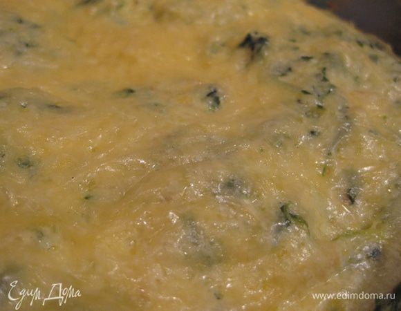 Вот такая запеканочка вышла! Можно подавать с йогуртом или сметаной, на ваш вкус. Для тех кто на диете отличный вариант для ужина, а для любителей шпината - просто праздник!