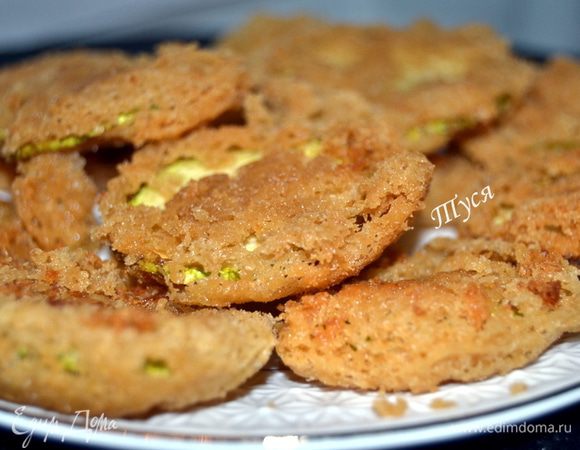 Ну всё!!! Кабачки готовы!!! Поль рекомендует подавать их горячими в качестве гарнира к бараньей ножке.А я подумала,что их хорошо брать с собой на пикник.Только не стоит убирать их в емкость с плотной крышкой,они отсыреют и корочка потеряет свою хрумкость))