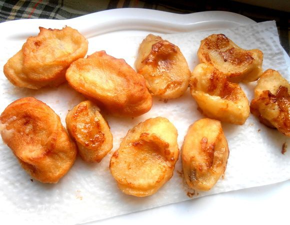 Вынимаем на бумажное полотенце, чтобы убрать лишний жир! Хоть и не хрустящие, но нежные и очень вкусненькие получились!