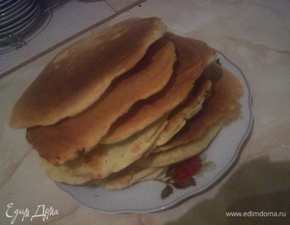Получается вот такая вот стопочка блинов))) Лучше всего их есть с пылу с жару - очень вкусненько!