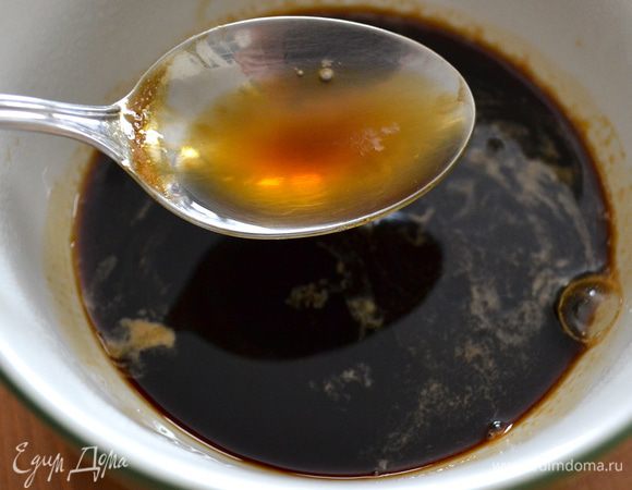 Убрать с огня, добавить ром (по желанию, в принципе...) и полностью остудить.  