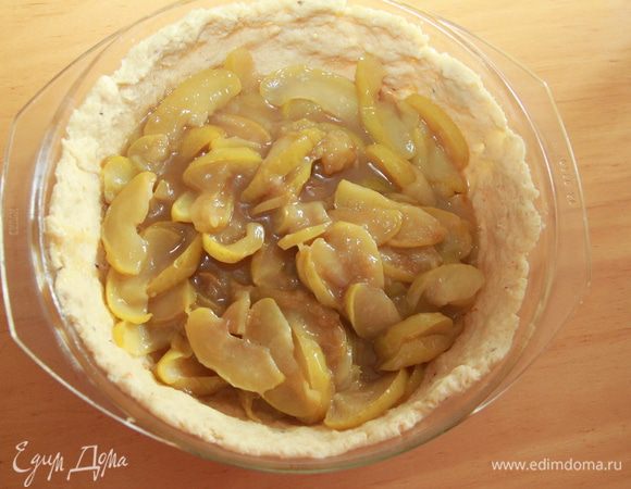 Выложить начинку.