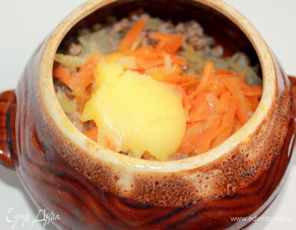 Сверху кладем кусочек топленого масла. Поставить в духовку на 30-40 минут при 180-200 г. 