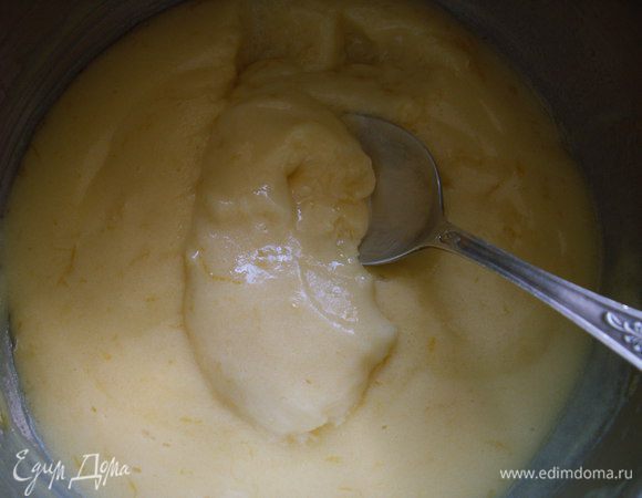  Вот такой получается крем, когда немного остынет.