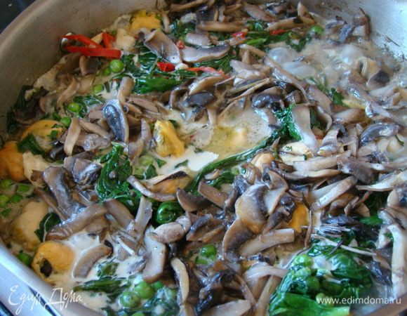 ... перемешиваем и посыпаем пармезаном, приправляем по вкусу