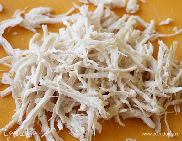 Куриное филе разделить на волокна