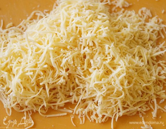 Натереть на мелкой терке сыр