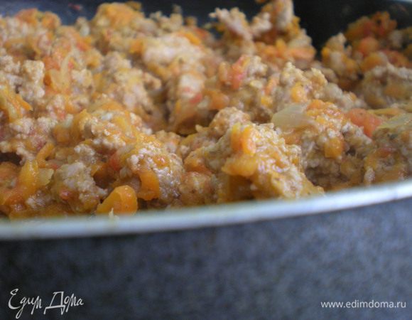 Помидоры выложить к мясу с овощами, и тушить до испарение  жидкости. Снять с огня.  