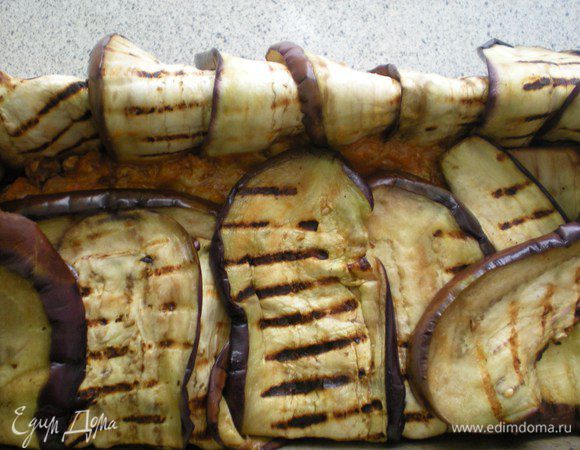 Завернуть края. Выпекать в предварительно разогретой духовке до 190* 35-45 минут. Во время выпечки полить пару ст.л. растительного масла. 