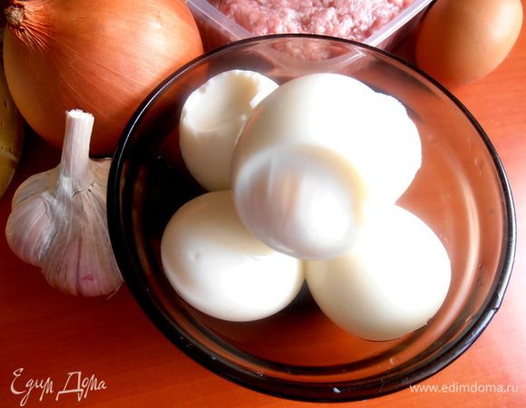 Яйца отвариваем или берём, которые остались от завтрака...