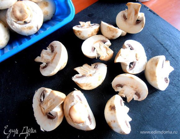 Грибы порезать...