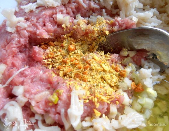 Можно сухие овощные приправы добавить или просто соль,перец.