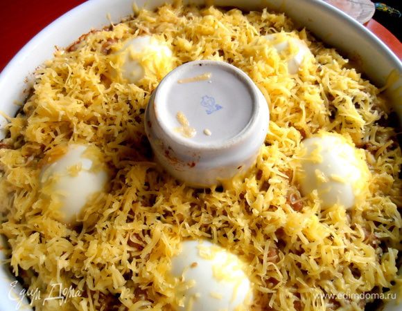 Сверху на сыр можно присыпать сезам! Отправляем кольцо допекаться до готовности...В общей сложности блюдо провело в духовке 40 минут!