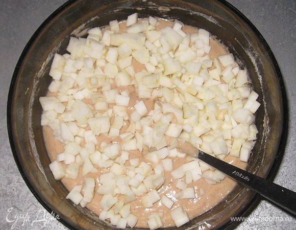 Добавить в тесто, перемешать. 