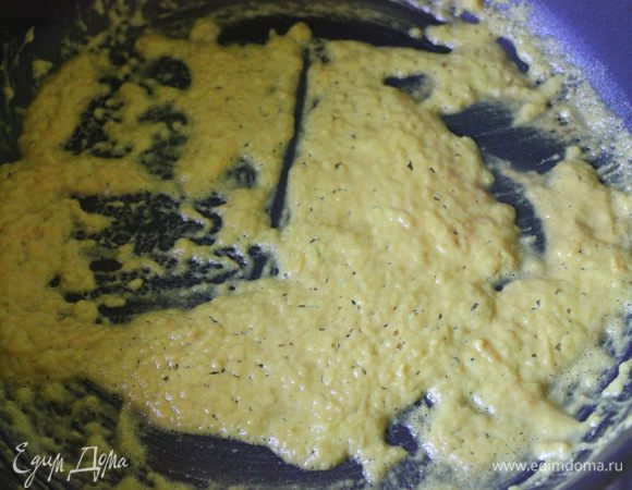 Выложить это в суп, хорошо перемешать, проверить лопнула ли оболока, если да, посолить, и еще минуты 3 и можно выключать.