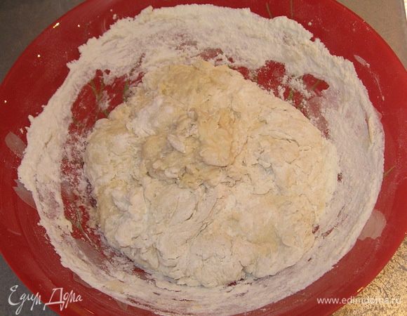 Замесить тесто.