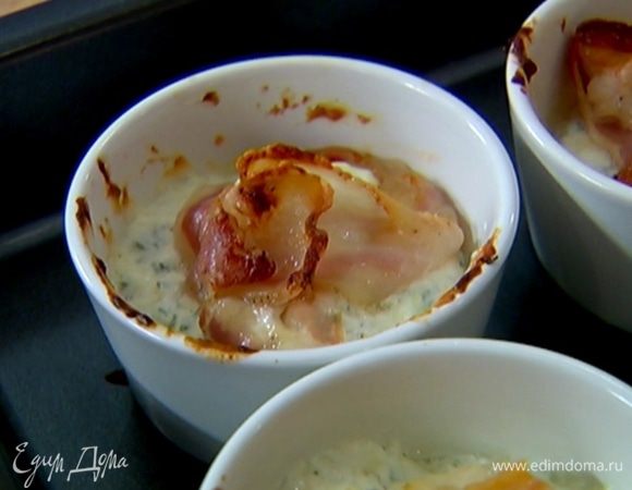 Запекать моцареллу в разогретой духовке 10 минут.