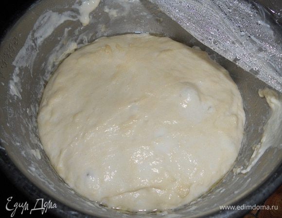 Через 8 часов достать тесто из холодильника - вот так но выглядит...