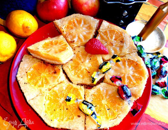 Думаю,что можно и дольки лимона "утопить" в заливке...,только тогда сахара побольше нужно! Подаём песочно-лимонные пироженки к чаю...