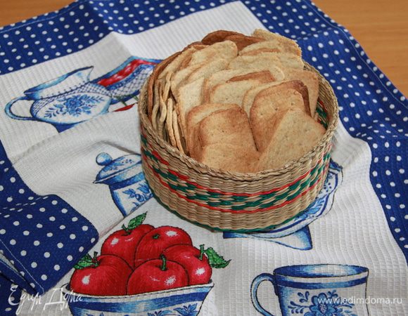 Из этого количества продуктов у меня получилось 42 крекера размером 6х10 см. Положила печенье в шкафчик, и каждый раз, открывая дверцу, вдыхаю чудесный аромат выпечки!