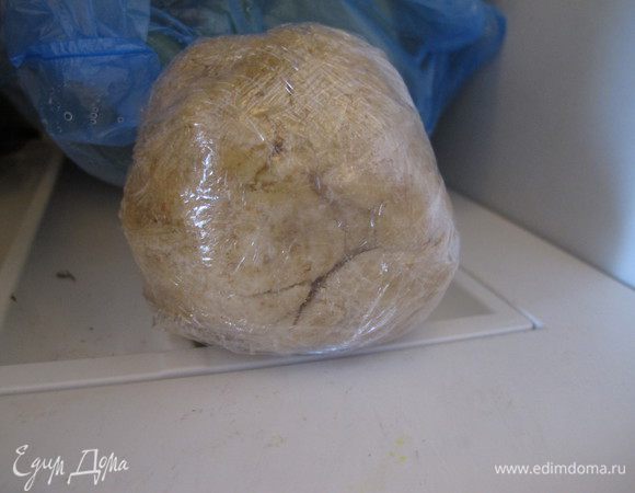 Заворачиваем в пленку отправляем в холодильник на 2 часа.