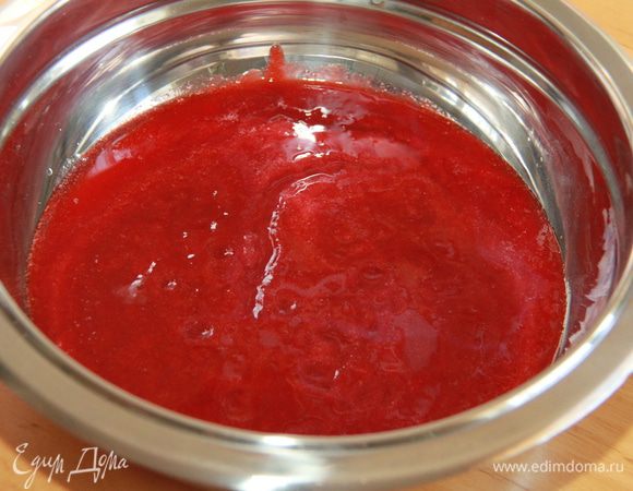 Добавить ром и поджечь для испарения спирта. На фото не заметно, но ром горел!