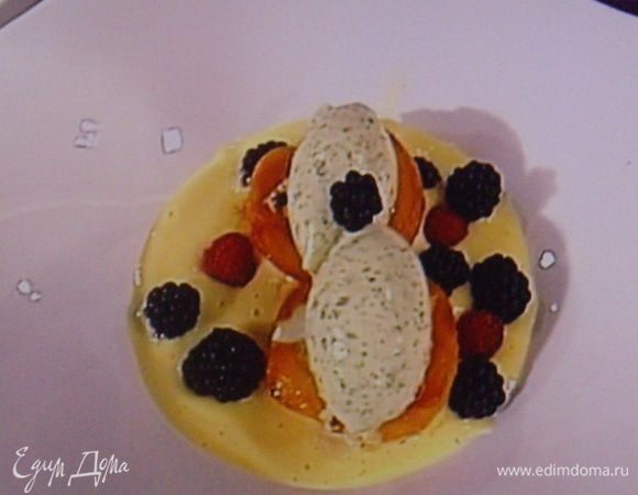  Десерт украсить ягодами и мятой. Приятного аппетита !!