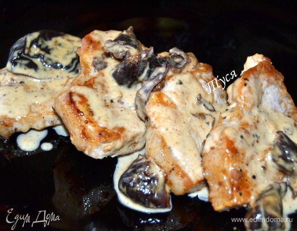 Подаем медальоны,полив соусом.