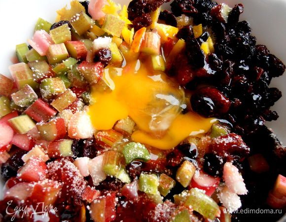 <font style="vertical-align: inherit;"><font style="vertical-align: inherit;">В начинку пойдет только одно яйцо, второе </font></font>— для верха.