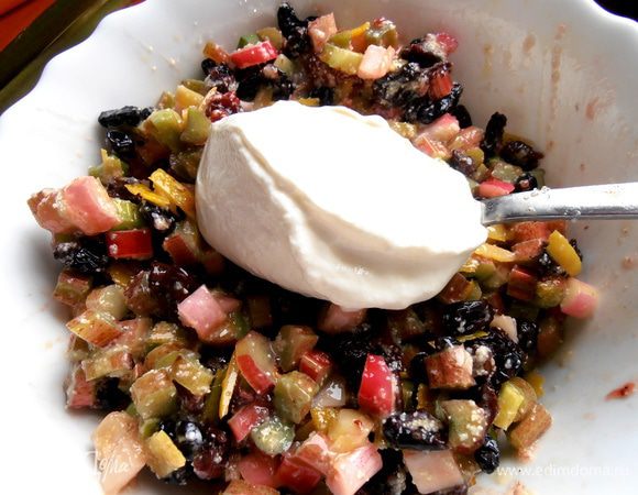 <font style="vertical-align: inherit;"><font style="vertical-align: inherit;">Сметану можно добавить для придания нежности начинке.</font></font>