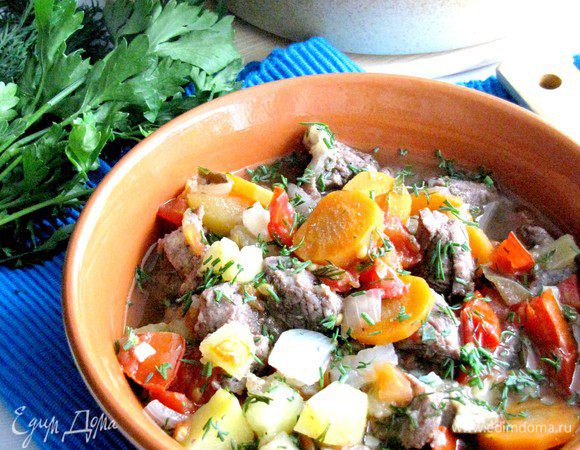 Насыщенное, ароматное блюдо из мяса и овощей готово! Приятного аппетита!