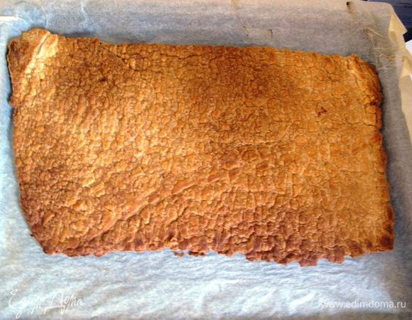 






Достаем из духовки готовый корж из слоеного теста, остужаем. Профитроли отправляем в духовку, выпекаем при температуре 200 градусов примерно 25 минут (крышку духовки не открываем(!), а то профитроли опадут), они должны стать пышними и румяными.