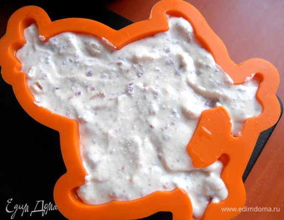 Состав не изменится при выпекании,поэтому можно заполнять до краёв!