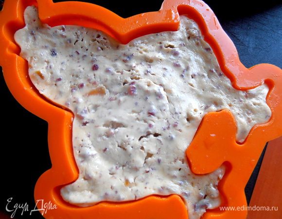 "Петушок" выпекался в СВЧ 5 минут при максимальной мощности 750W... Проверяла готовность я так: если палец пружинит от поверхности, значит,яйца схватили массу и она готова! По сути дела это же сладкий омлет..., а омлеты, сами знаете, что быстро пекутся-жарятся)))