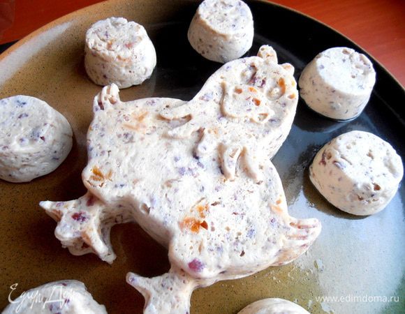 Остальные порции легко выпрыгивали из формы на руку и я их разложила вокруг на блюде...