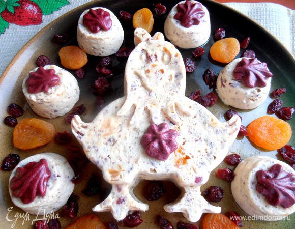 Подавать в жару в охлаждённом виде,украсив вареньем или сгущёнкой или любым готовым кремом! Если подавать в тёплом виде,то можно полить сметаной...Я решила оставить внешний вид таким,чтобы не закрывать рисунок,который несомненно позабавит и привлечёт к столу детишек)))