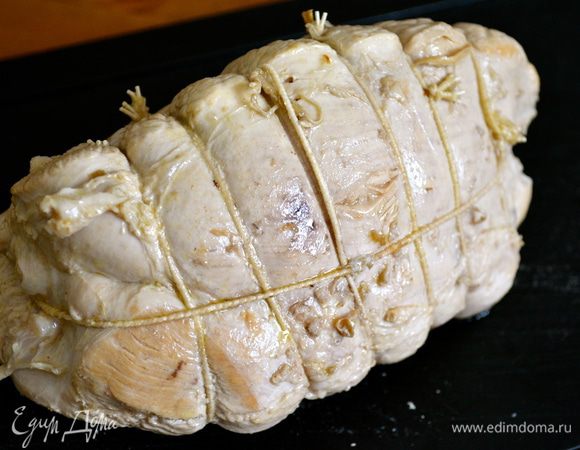 Индейку достать из бульона.    