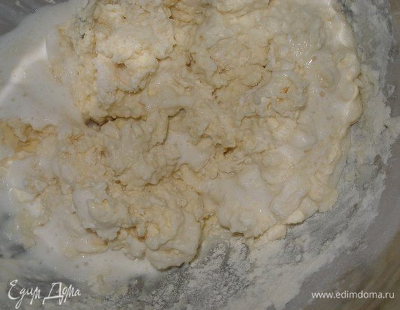 Добавить масло и размять вилкой.